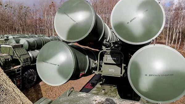 Боевые расчеты новейших зенитных ракетных систем С-400 "Триумф"