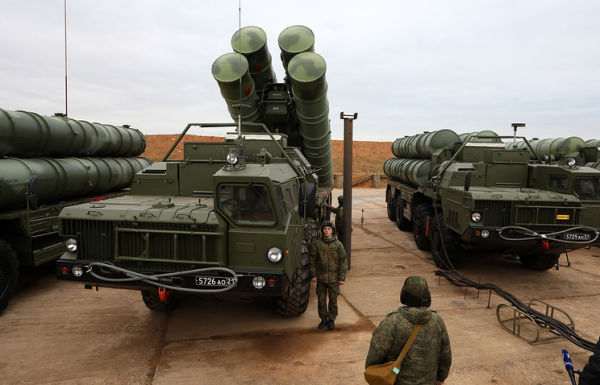 Боевые расчеты зенитных ракетных комплексов (ЗРК) С-400 "Триумф"