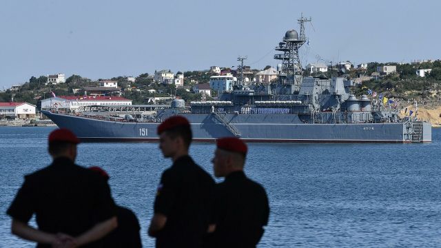 Большой десантный корабль "Азов" на военно-морском параде в честь Дня ВМФ в Севастополе