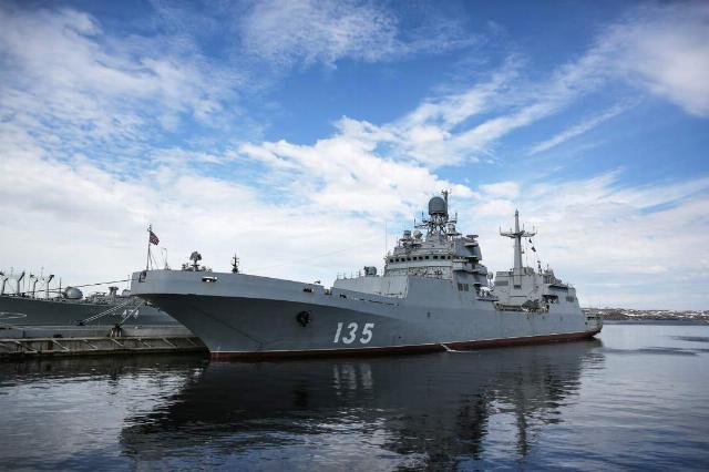 Большой десантный корабль проекта 11711 «Иван Грен» на причале главной базы Северного флота в Североморске