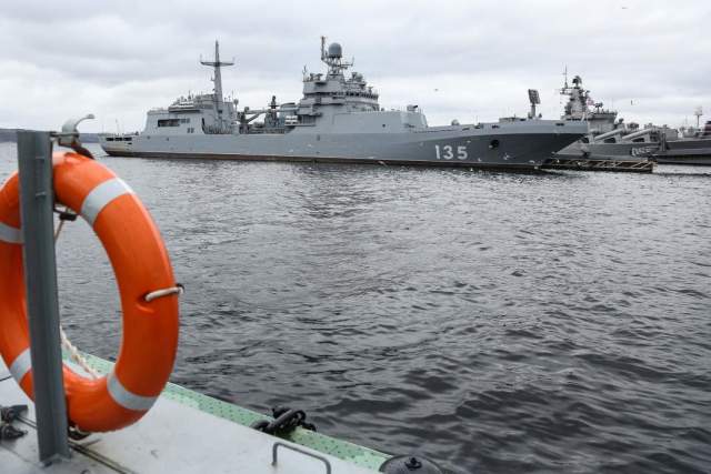 Большой десантный корабль проекта 11711 «Иван Грен» Северного флота РФ у причала Североморска