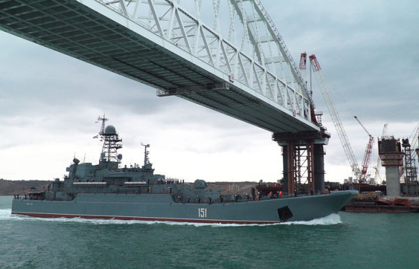 Большой десантный корабль Черноморского флота "Азов"