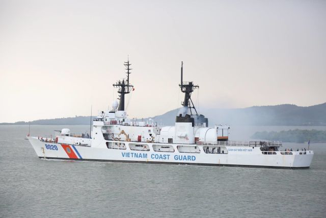 Большой патрульный корабль CSB 8020 береговой охраны Вьетнама - бывший американский WHEC 722 Morgenthau типа Hamilton, переданный Вьетнаму в 2017 году после вывода из состава береговой охраны США. Февраль 2018 года