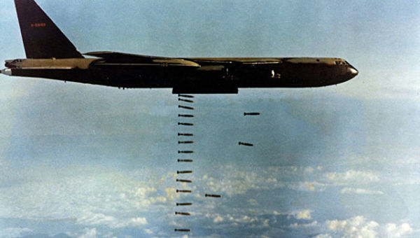 Бомбардировка целей во время войны во Вьетнаме