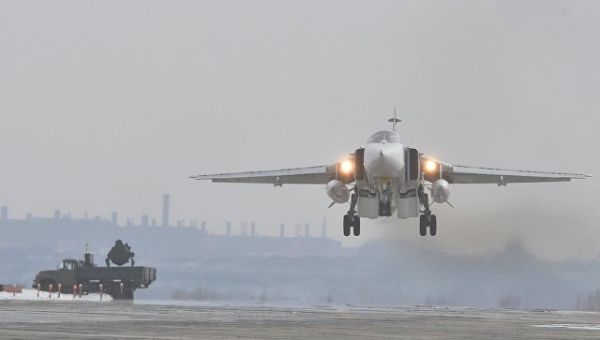 Бомбардировщик Су-24М. Архивное фото