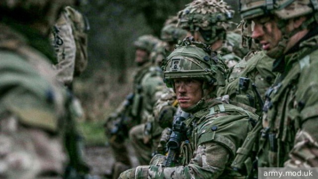 Британские власти не спешат наращивать помощь своим военным