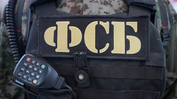 Бронежилет и рация сотрудника ФСБ РФ