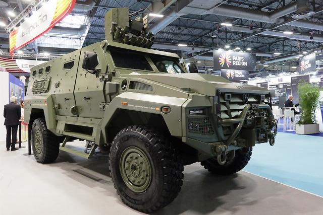 Бронированная машиная VAMTAC AX4 класса MRAP разработки испанской компании UROVESA в экспозиции оборонно-промышленной выставки Eurosatory 2026. Ле Бурже (Франция), июнь 2026 года