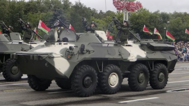 БТР-70МБ1 во время парада в День Независимости в Минске