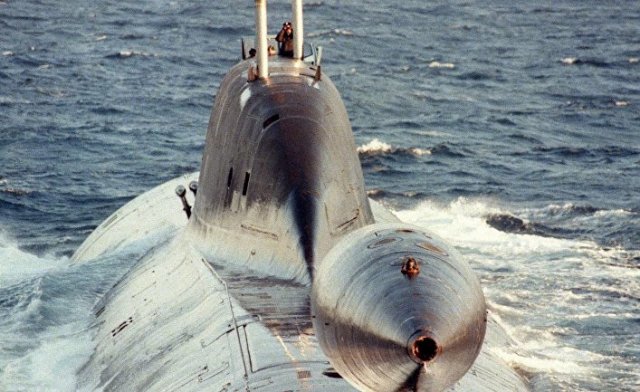 Буль с буксируемой антенной внутри на хвостовом оперении подводной лодки проекта 971 «Щука-Б»