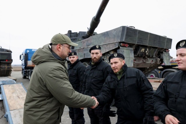 Церемония передачи вооруженным силам Украины первых четырех танков Leopard 2A4 немецкого производства из состава вооруженных сил Польши, 24.02.2023