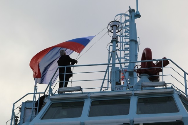 Церемония подписания акта приема-передачи и подъема флага на головном универсальном атомном ледоколе "Арктика" проекта 22220 (ЛК-60Я)
