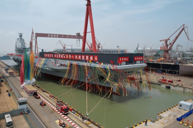 Церемония спуска на воду (фактически вывода из сухого строительного дока) на судостроительном предприятии Jiangnan Shipbuilding (Group) Co., Ltd. (в составе китайской государственной судостроительной корпорации China State Shipbuilding Corporation - CSSC)