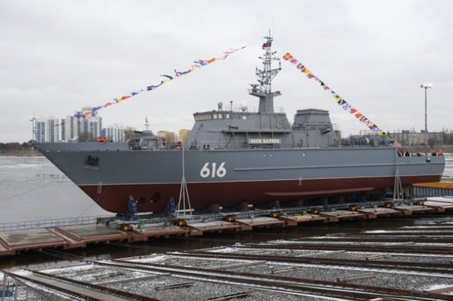 Церемония спуска на воду новейшего корабля противоминной обороны нового поколения проекта 12700 "Яков Баляев".