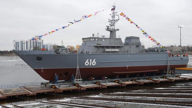 Церемония спуска на воду новейшего корабля противоминной обороны нового поколения проекта 12700 «Яков Баляев»