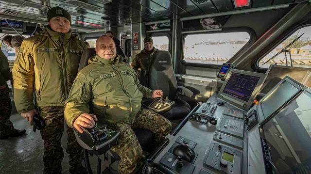 Церемония ввода в строй флота Государственной пограничной охраны Латвии нового малого патрульного корабля Barta проекта Damen FCS 3307 Patrol Mk 1. Лиепая, 16.01.2026