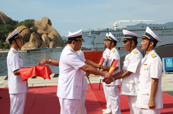 Церемония ввода в состав ВМС Вьетнама больших дизель-электрических подводных лодок проекта 06361 H