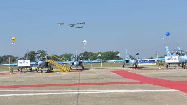 Церемония ввода в состав ВВС Мьянмы Як-130, Fokker 70 и ATR 42-320