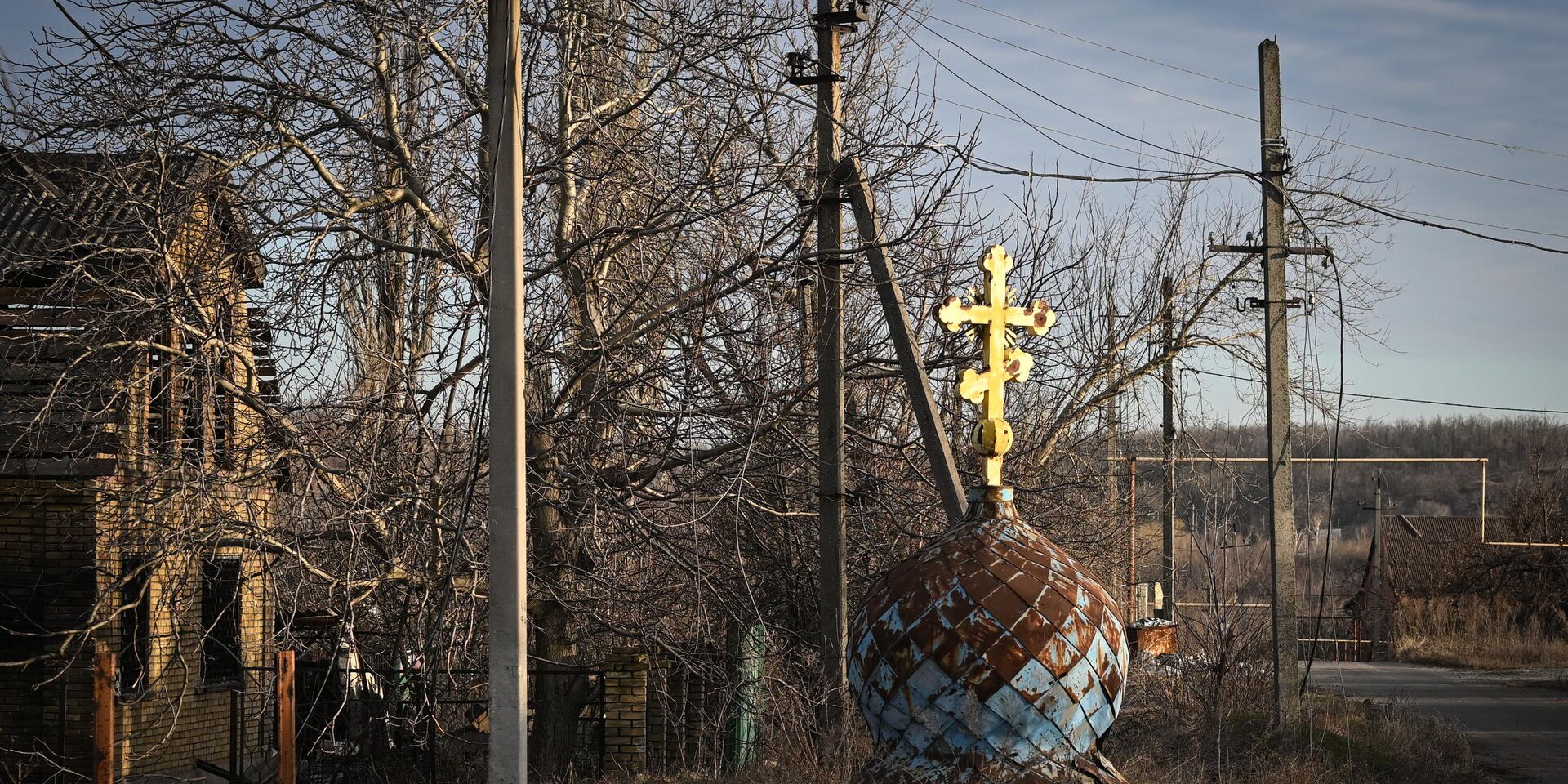 Церковный купол на одной из улиц Авдеевки