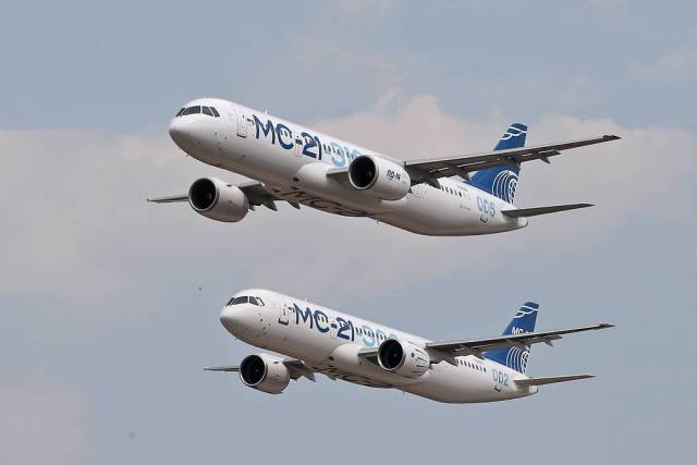 Cреднемагистральные пассажирские самолеты МС-21-310 и МС-21-300