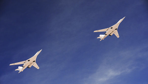 Cтратегические бомбардировщики-ракетоносцы Ту-160. Архивное фото