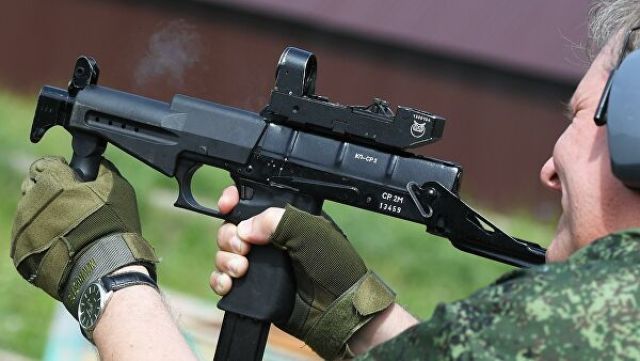 Демонстрация пистолета-пулемета СР-2М