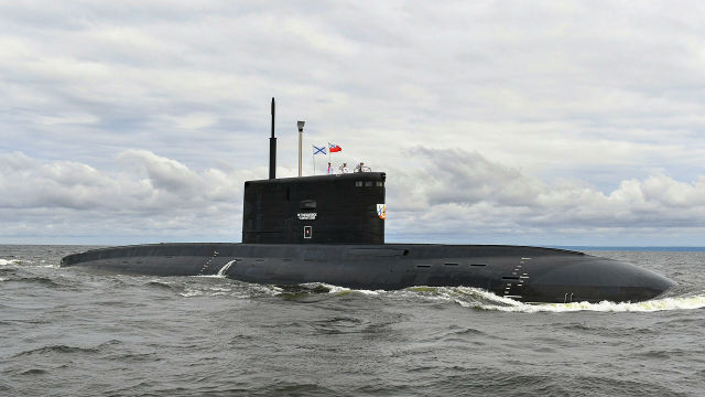 Дизель-электрическая подводная лодка "Петропавловск-Камчатский" проекта 636.3 "Варшавянка" в Финском заливе