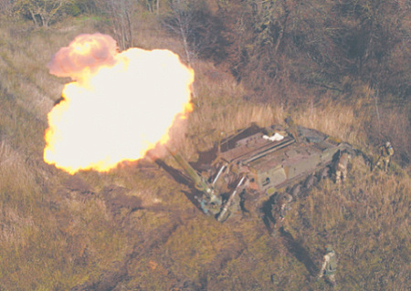 Для самоходного миномета «Тюльпан» разработаны новые боеприпасы с коррекцией траектории для точного попадания в цель. Фото с сайта www.mil.ru