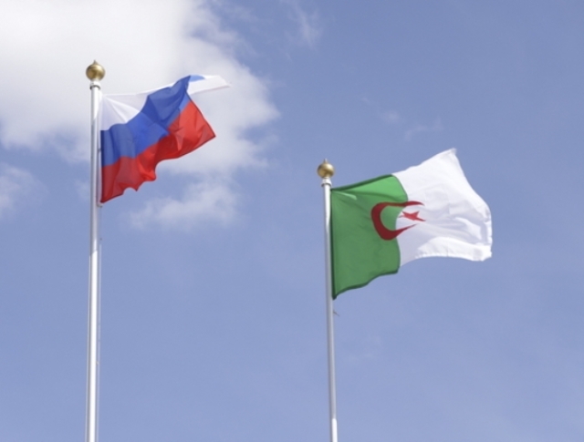 Флаги России и Алжира