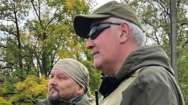 Дмитрий Рогозин во время поездки на Донбасс