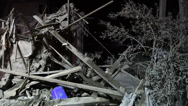 Дома, пострадавшие в результате ракетного обстрела города Гянджа