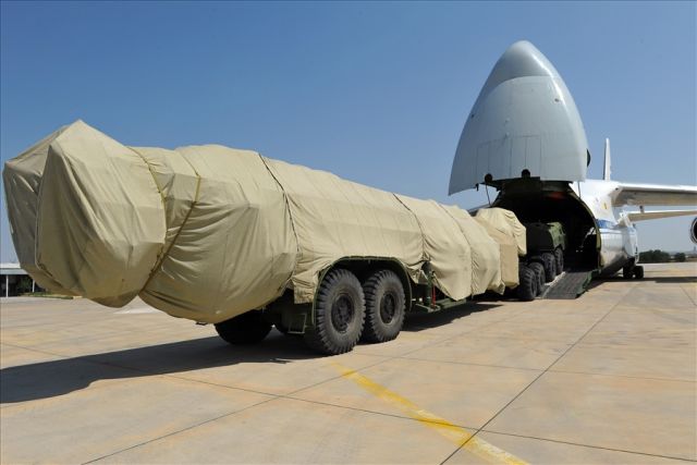 Доставка в Турцию машин второго дивизиона заказанной турецкими вооруженными силами зенитной ракетной системы С-400,сентябрь 2019 года