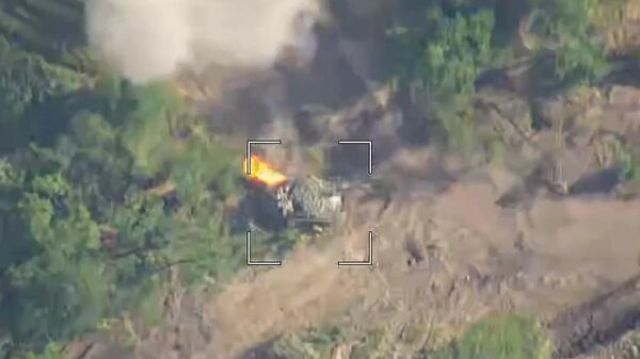 Дрон-камикадзе уничтожил украинский танк "Булат". Видео Минобороны РФ