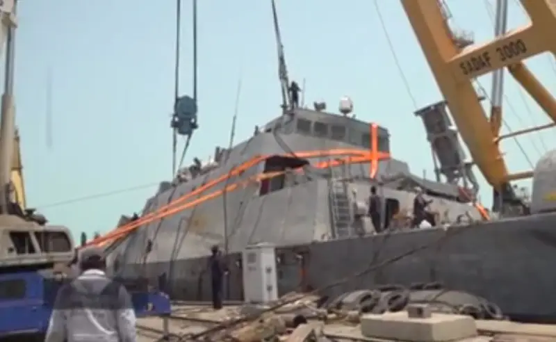 The Iranian frigate IRIS Sahand F-74, which sank twice in the port of ...