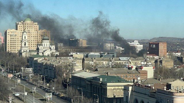 Дым над Донецком после обстрела