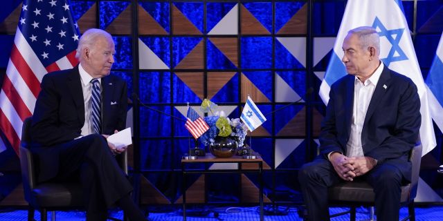 Джо Байден и Биньямин Нетаньяху на встрече в Тель-Авиве, 18 октября 2023 года.