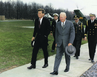 Джон Кеннеди, преемник Дуайта Эйзенхауэра на посту президента, обещал навести порядок в оборонной сфере, но мало в этом преуспел. Фото Национального управления архивов и документации США