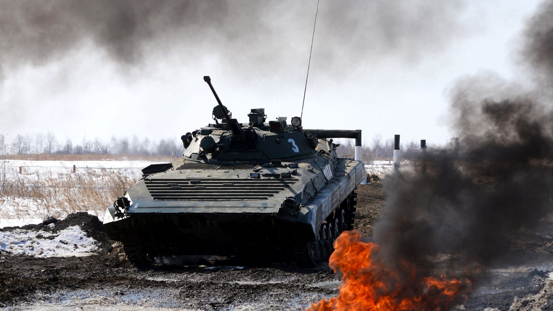 Танк машина стреляют. Танк БМП 2. Экипаж БМП 2. БМП 2 В атаке. БМП 2 V Ukraine.