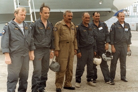 Экипаж А-40 в рекордном полете.