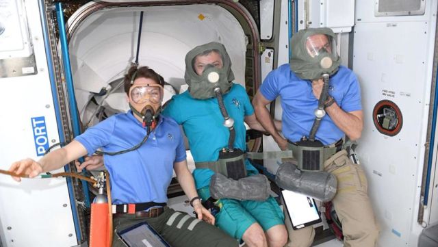 Экипаж МКС на борту космического корабля Crew Dragon. 4 марта 2019 года
