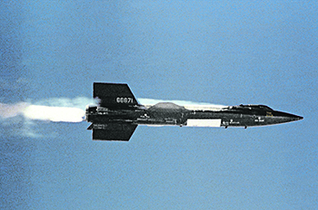 Экспериментальный самолeт-ракетоплан X-15 в полете. Фото NASA