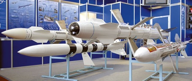 Экспозиция авиационных ракет семейства Р-27 класса "воздух-воздух" средней дальности производства киевского ГП "Государственная акционерная холдинговая компания "Артем"