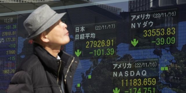 Электронное табло с финансовыми показателями в Токио