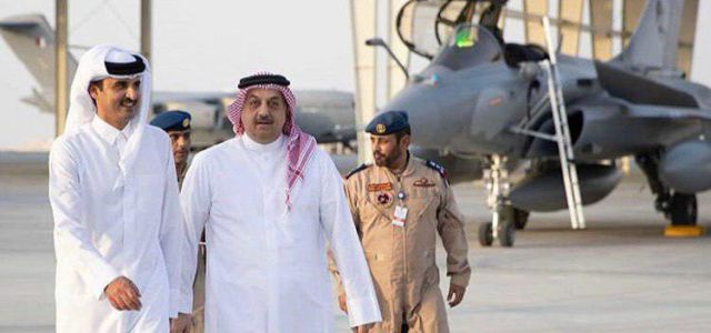 Эмир Катара шейх Тамим бин Хамад Аль Тани на церемонии ввода в строй ВВС Катара пяти первых прибывших истребителей Dassault Rafalе EQ/DQ на авиабазе Тамим, 05.06.2019