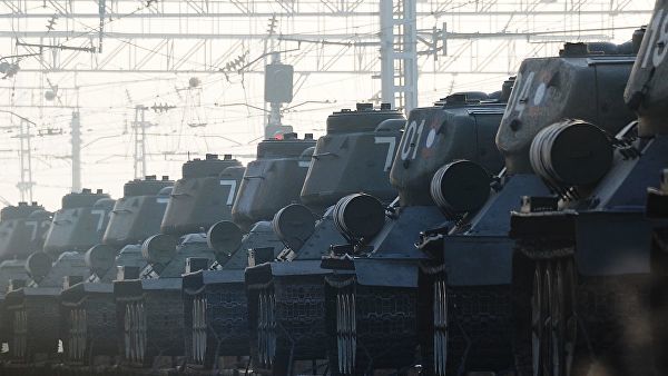 Эшелон с танками Т-34 в Чите