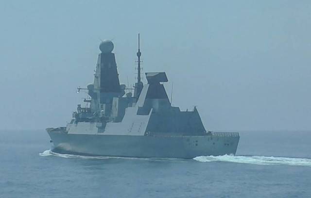 Эсминец HMS Defender ВМС Великобритании