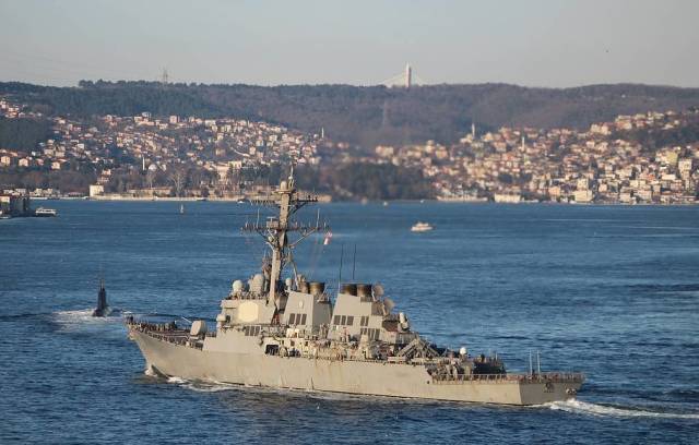Эсминец USS Ross в Черном море