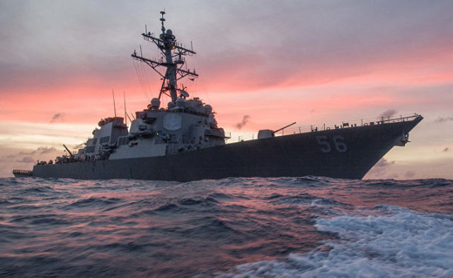 Эсминец США "Джон Маккейн" патрулирует в Южно-Китайском море