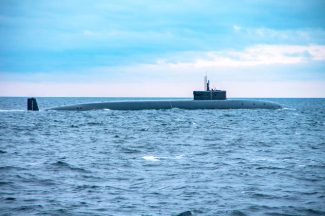 Этой осенью в рамках государственных испытаний с борта новейшего подводного крейсера "Князь Владимир" был произведен успешный пуск МБР "Булава".