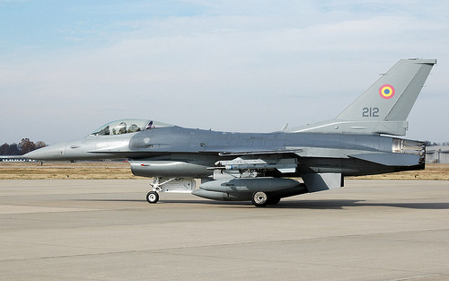 Иистребитель F-16